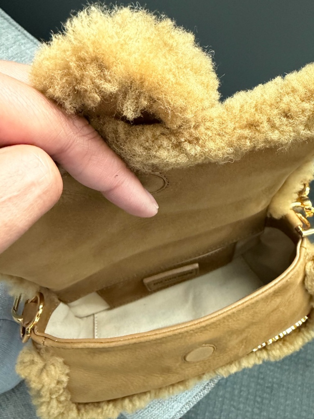 Jacquemus Camel Shearling-Trim Le Petit Bambimou Doux Shoulder Bag - Picture 8 of 8